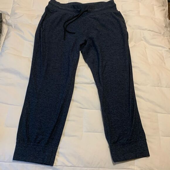 Lululemon , joggers, 7/8 length size 10, like new - Picture 1 of 12